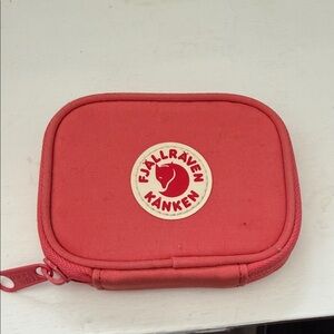 Fjällräven Kånken pink zippered wallet